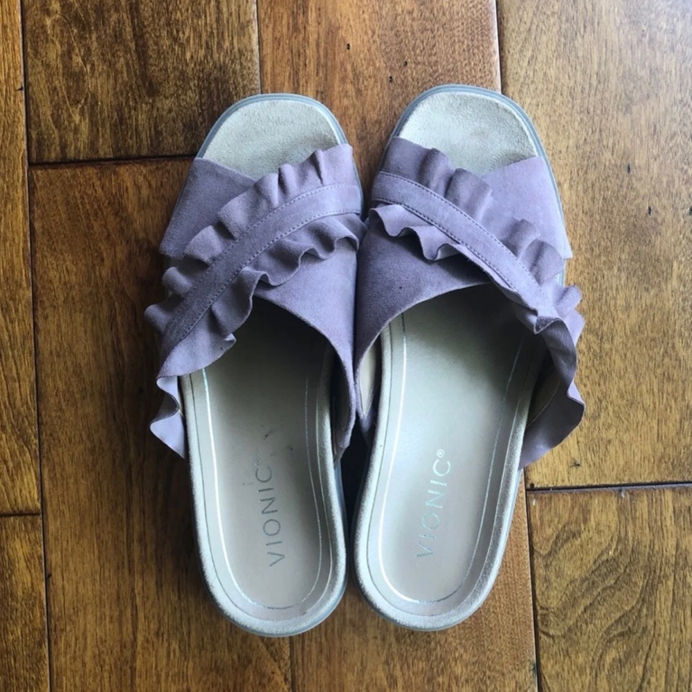 Vionic sandals size 7